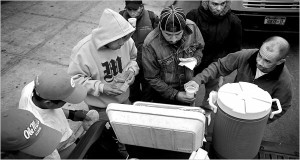 munoz-feeding-people Jorge Munoz feeding people